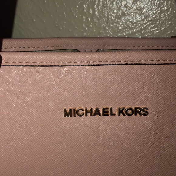 AUTHENTIC MICHAEL KORS PURSE - Picture 2 of 7
